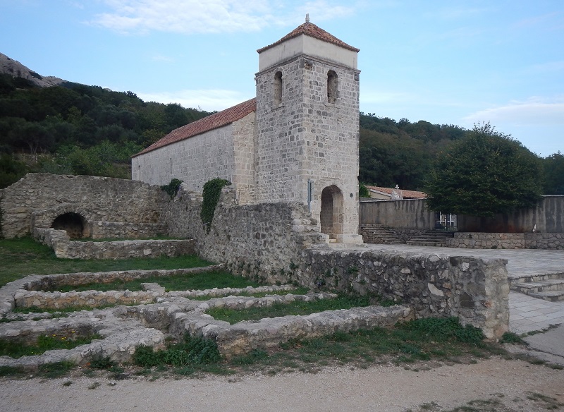 Kvarner: BASKA > Jurandvor-Kirche mit Bašćanska ploča