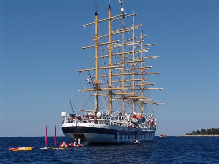 5 Master Segeljacht vor Rovinj im Hafen