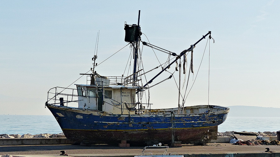 Fischerboot bei Kastel Stafilic