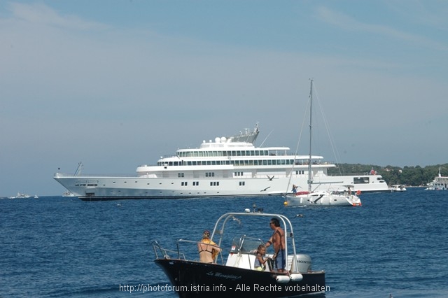 Luxusyacht vor Rovinj