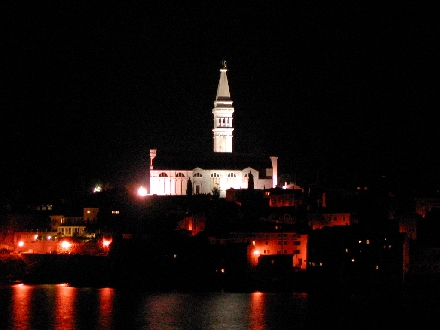 ROVINJ > Basilika Sveta Eufemija > Basilika bei Nacht