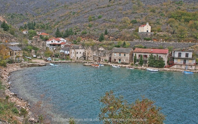 TRIBANJ > Buchten vor Starigrad-Paklenica