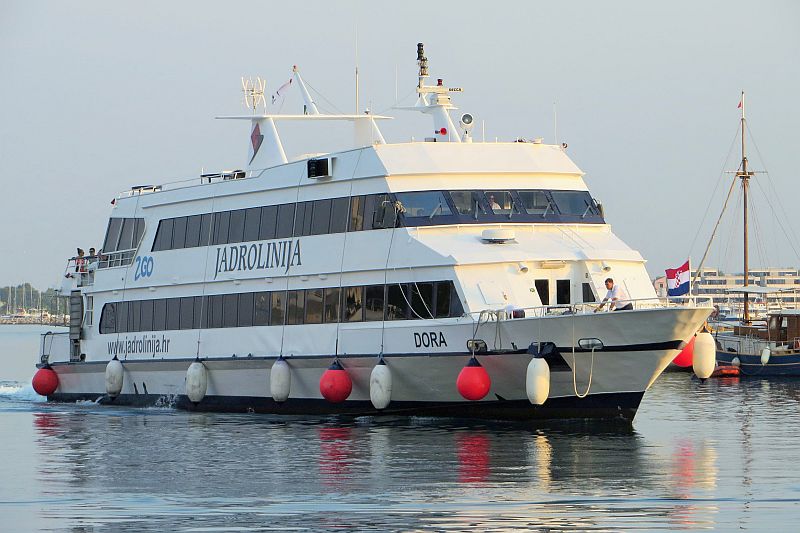 ZADAR > Personenschiff Dora