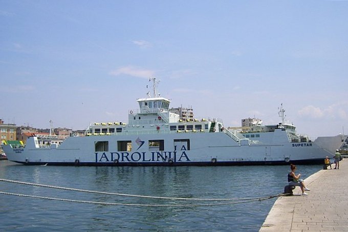 ZADAR > Fähre Supetar