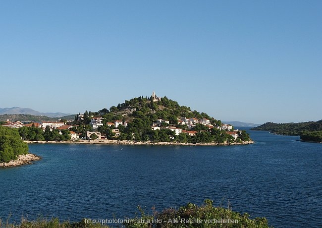 TRIBUNJ > Berg Vrh > Idyllische Hügellage