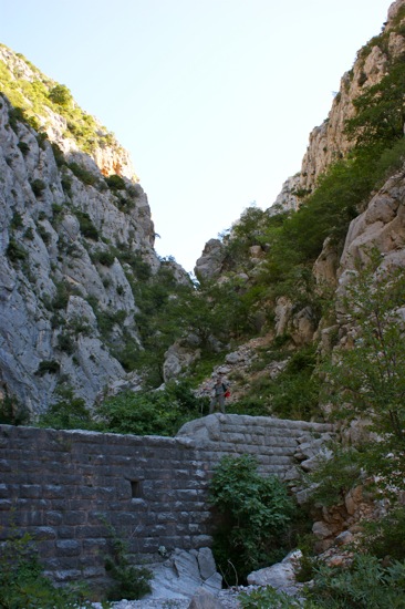 PAKLENICA > Staumauer