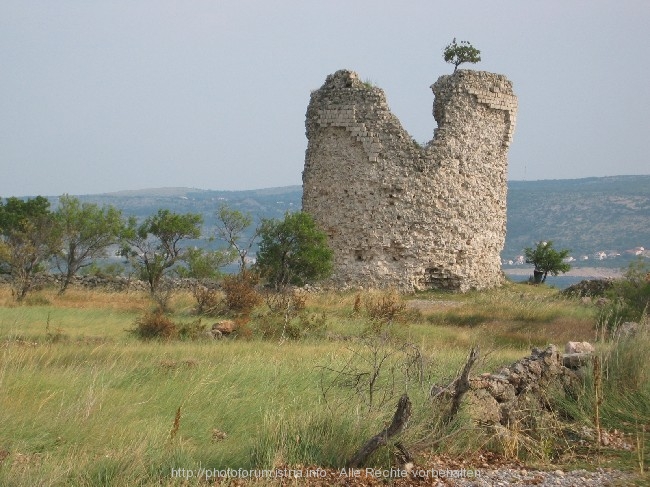 STARIGRAD-PAKLENICA > Festungsturm