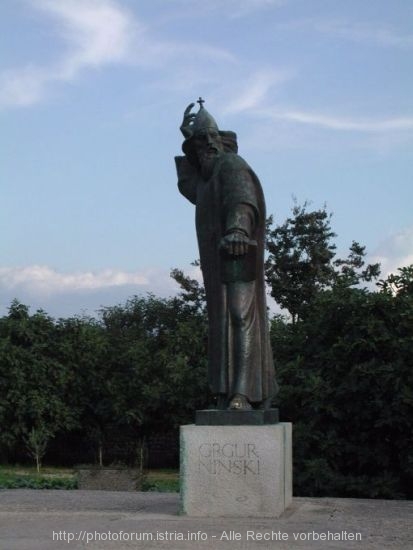 NIN > Statue von Grgur Ninski