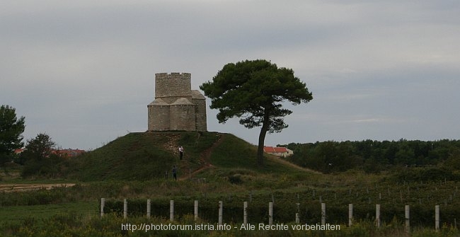 PRAHULJE bei Nin > Nikolauskirche