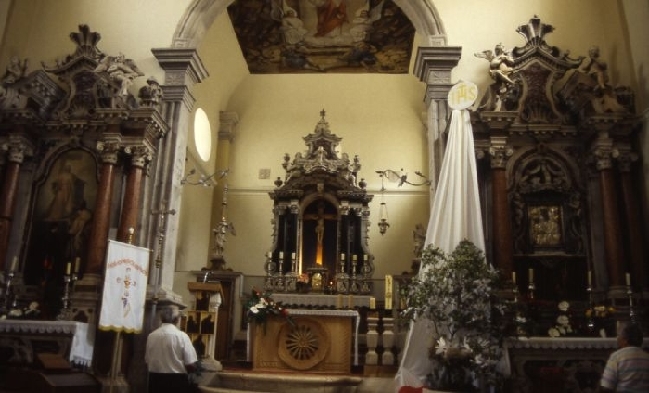 VODICE > Pfarrkirche - Altar