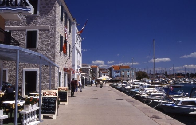 VODICE > Hafenpromenade