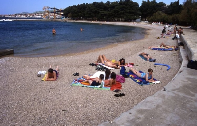 VODICE > Strand beim Hotel Imperial