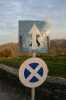 MOMJAN > Verkehrsschild und Blick auf San Mauro