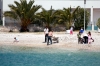 BAUARBEITER > Materialbeschaffung am Strand