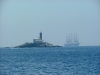 INSEL SV. IVAN NA PUCINI > Royal Clipper und Leuchtturm