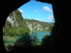 NATIONALPARK PLITVICER SEEN > Supljara pecina > Höhlenausblick über den Jezero Kaluderovac