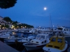 Dalmatien: BRELA > Hafen bei Mondschein