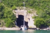 Dalmatien: DUGI OTOK > Segelboot in Marinebunker