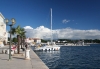 Istrien: POREC > Segler an der Uferpromenade