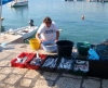 Kvarner: Baska auf Insel KRK > Vorbereitung zum Fischverkauf