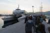 Dalmatien: VIS > Hafen > Einschiffen in den Katamaran nach Split