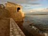 Stadtmauer mit Strandpromenade in Novigrad