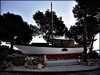 Dalmatien>Ein Boot an der Magistrale bei Podgora