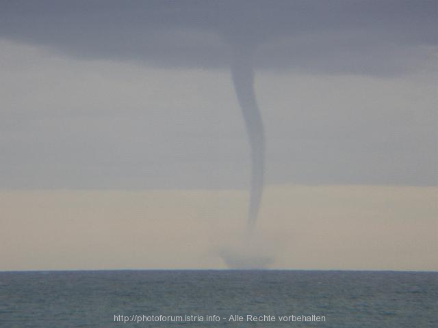 Mitteldalmatien > Tornado nah der Küste