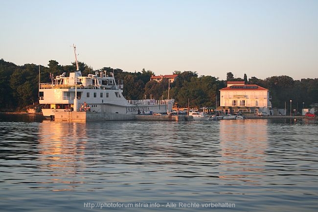 LOPAR > Bucht Lopar > Fähranleger > Fähre Krcanka Baska-Lopar