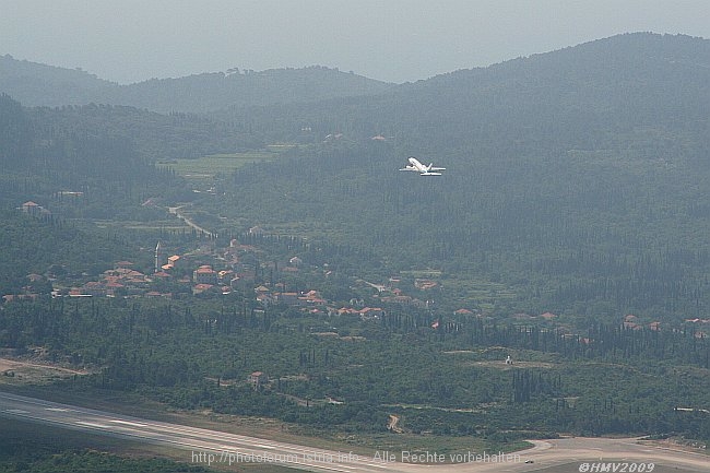 KONAVLE > Berg Strazisce > Blick auf den Flughafen Dubrovnik