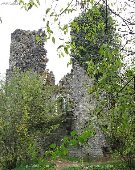 PAZIN > Ruine oberhalb der Schlucht Pazinska