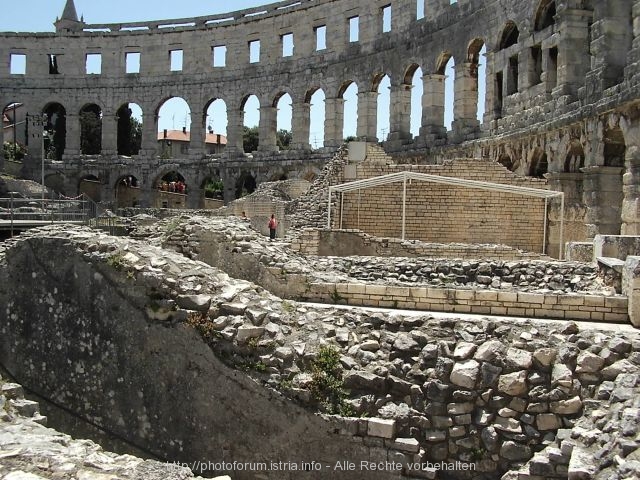 PULA > Amphitheater