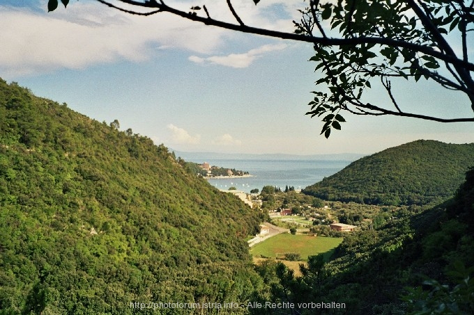 LABIN > Wanderweg nach Rabac >  Blick auf Rabac