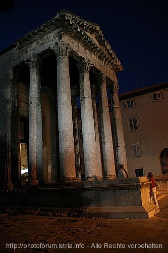 PULA > Augustus-Tempel