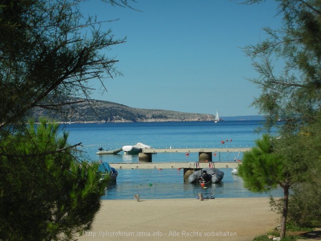 Camp Kovacine, Cres, Bootsstege