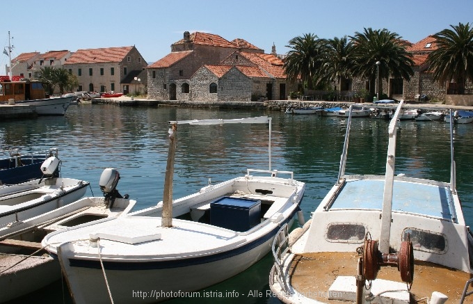 SUCURAJ > Hafen und Straße nach Jelsa 6