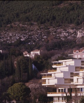 MLINI > Hotel Astarea und Wasserfall