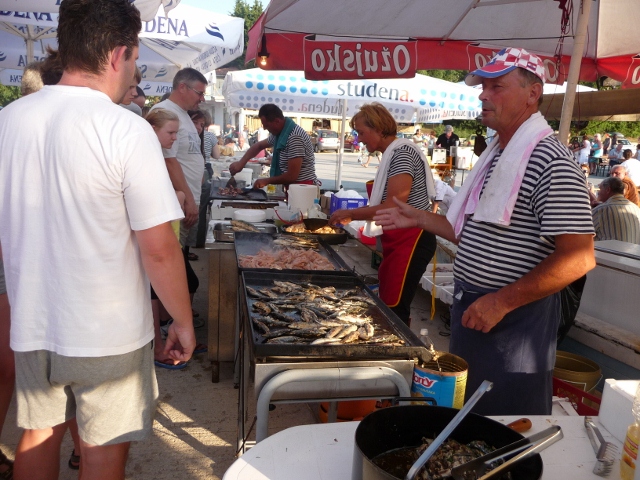 Istrien: FUNTANA > Fischerfest am Hafen