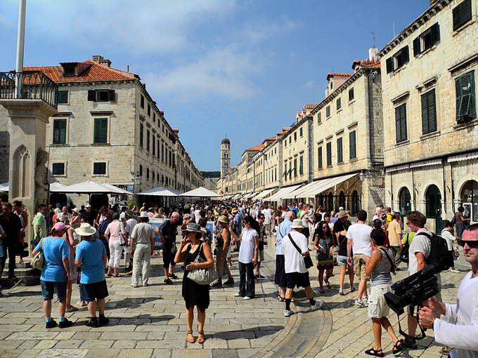 Dalmatien: DUBROVNIK > Touristen auf der Stradun