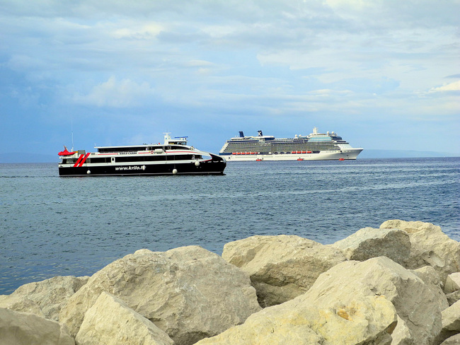 Dalmatien: ADRIATISCHES MEER > Schiffe vor Split