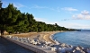 Der Strand Kamena in Tucepi
