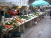 Bäuerinnen verkaufen am Markt in Pula